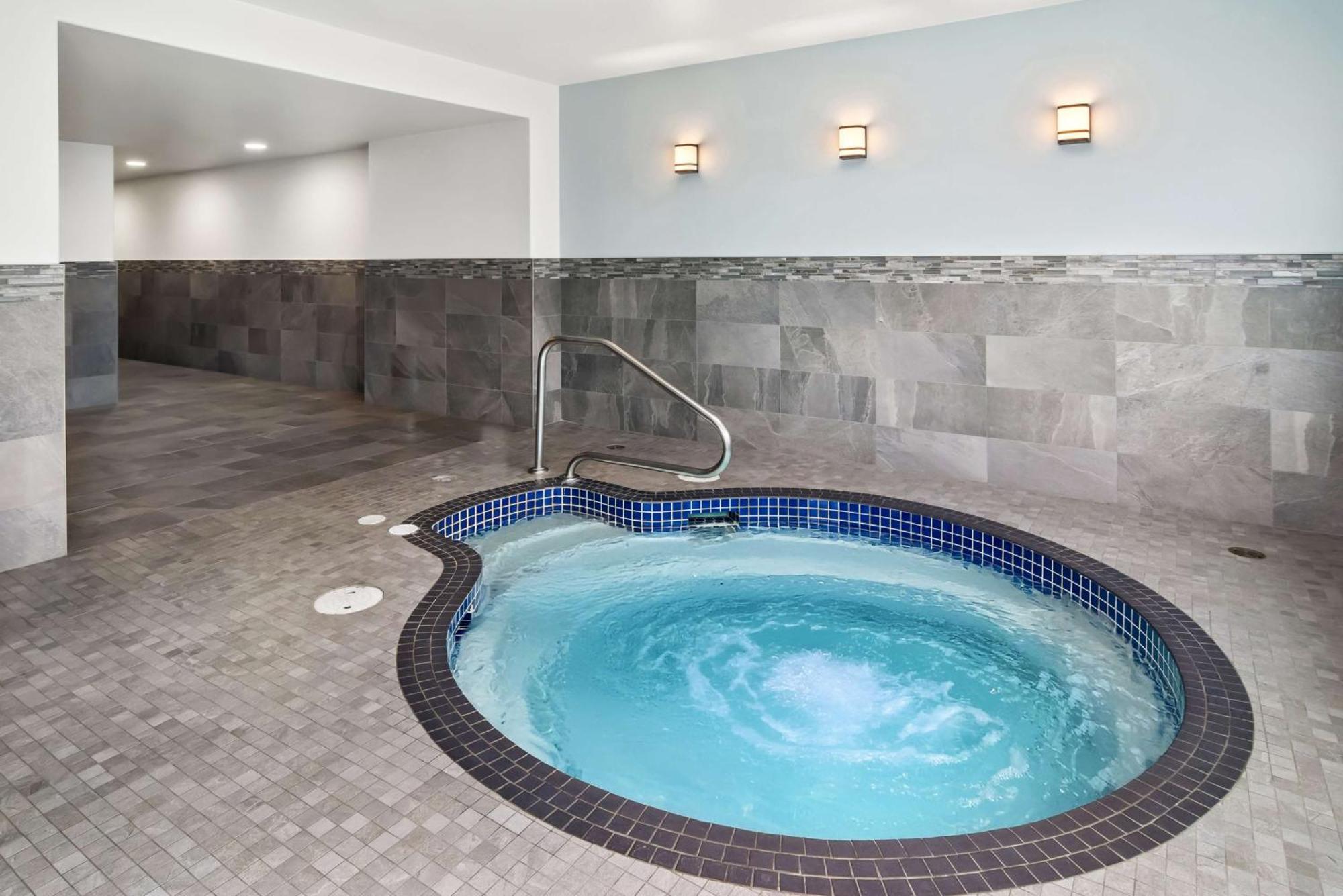 Best Western Plus Pitt Meadows Inn & Suites Exterior foto