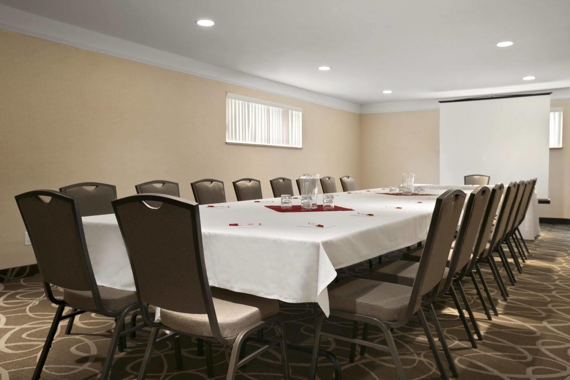 Best Western Plus Pitt Meadows Inn & Suites Exterior foto